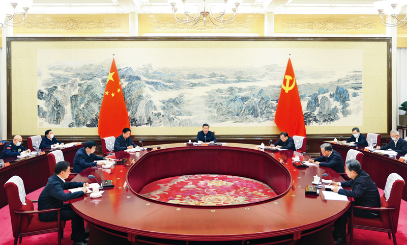 2021年12月27日至28日,中共中央政治局召开党史学习教育专题民主生活会,中共中央总书记习近平主持会议并发表重要讲话。 新华社记者 鞠鹏/摄