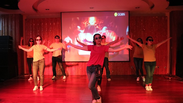 1579239111699911.jpg 晚会.JPG