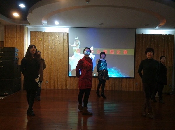 1450140742496931.jpg 排舞协会开展冬日健身活动(1).jpg